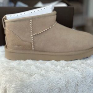 Madhappy Ugg Minis - New In Box